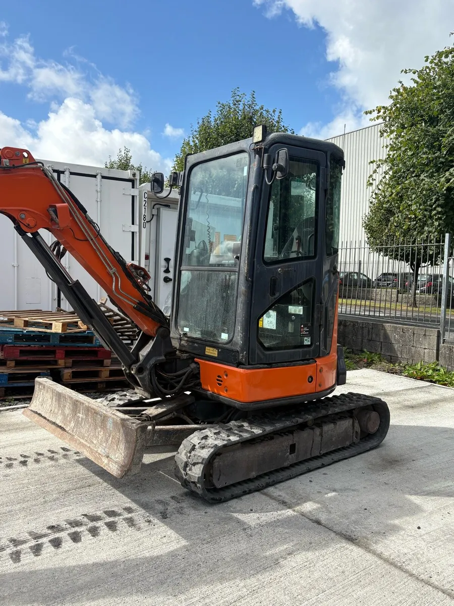 2016 hitachi 33u-5a - Image 1
