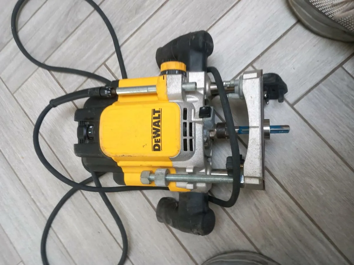 Dewalt  router - Image 1