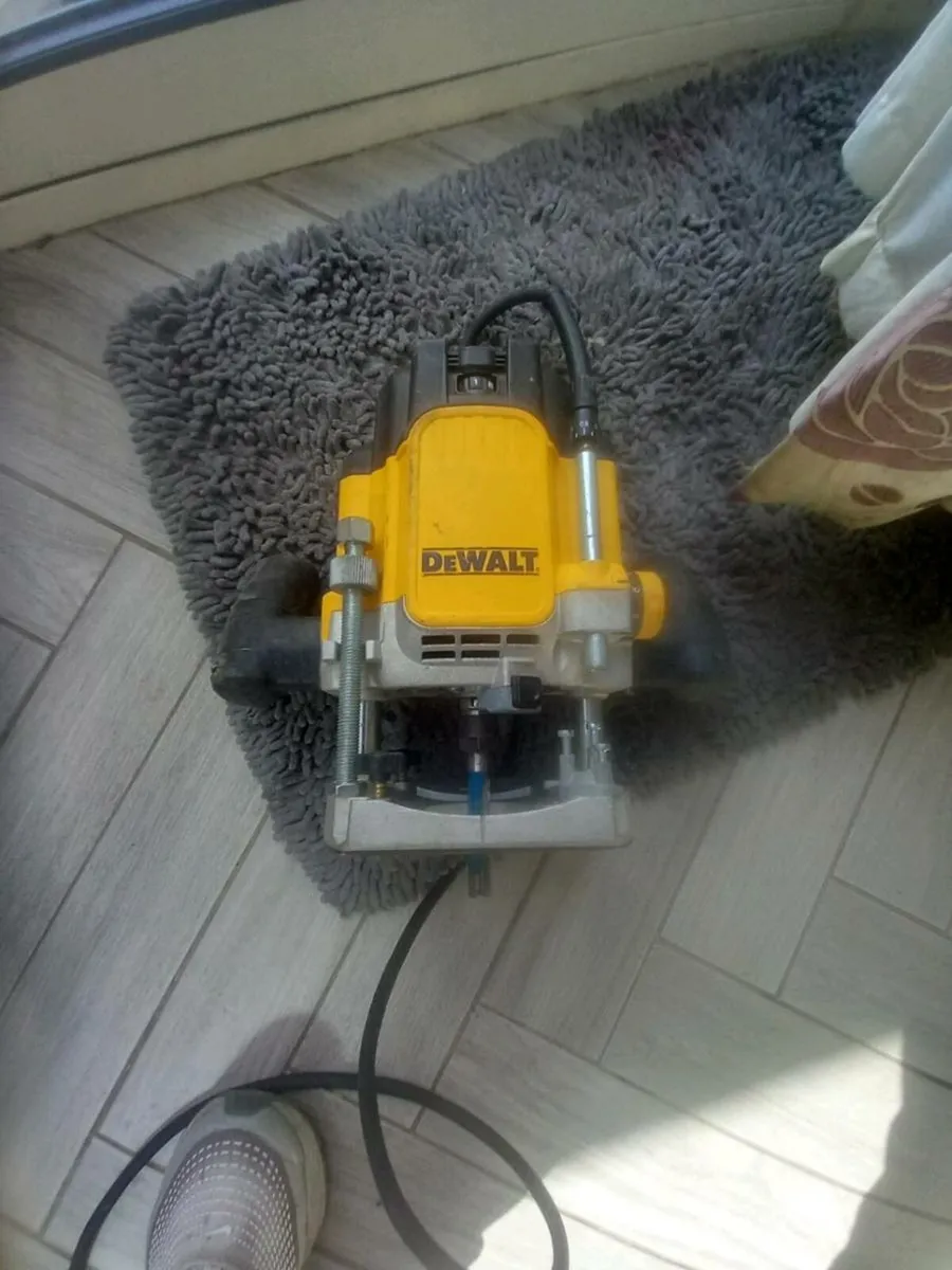 Dewalt  router - Image 2