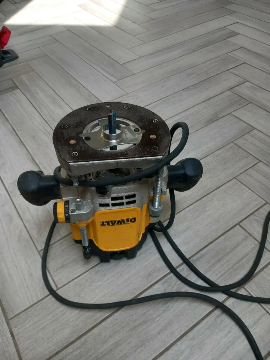 Dewalt  router - Image 4