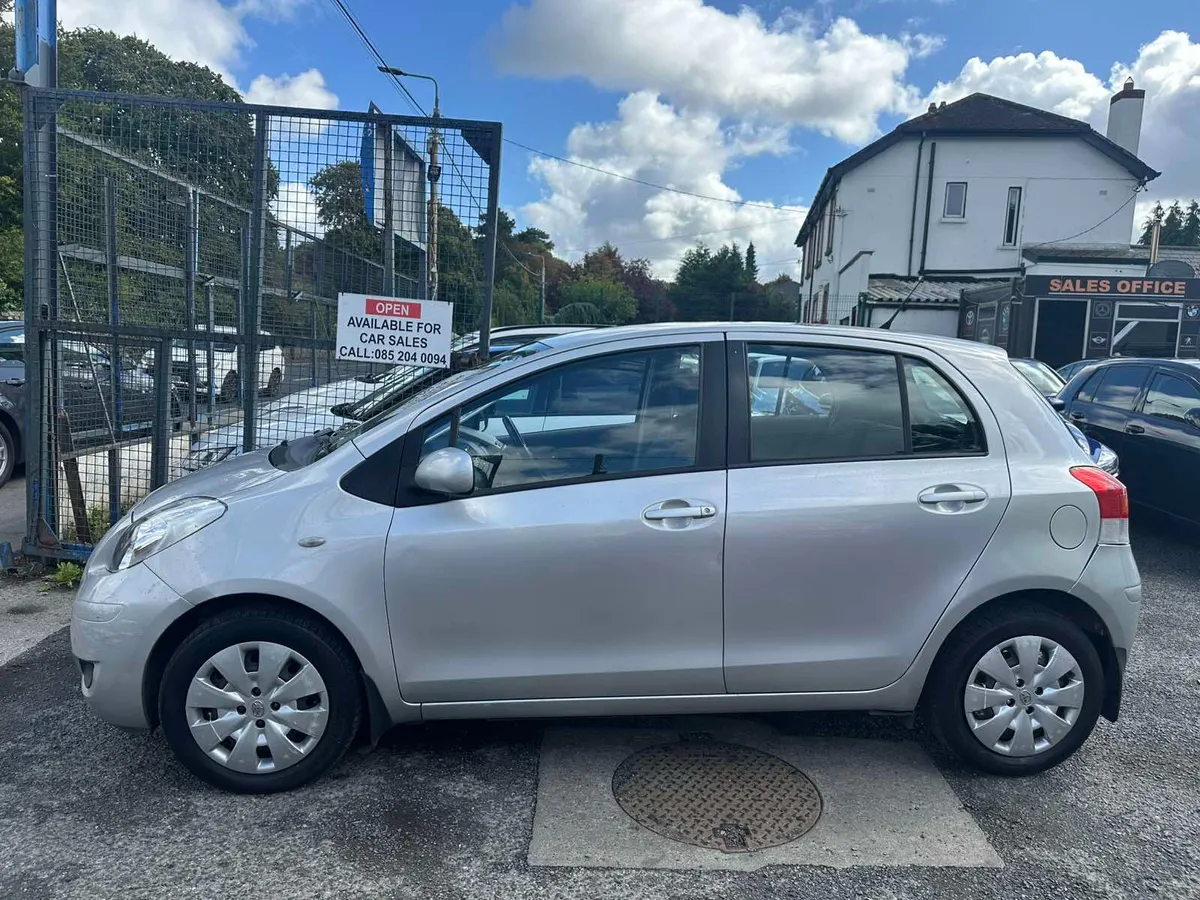 Toyota Yaris AUTOMATIC 1.3 Low Mileage - Image 3
