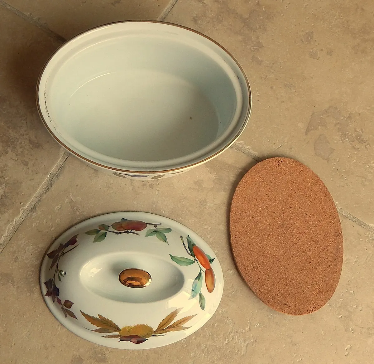Royal Worcester Casserole Dish & Egg Coddlers - Image 3