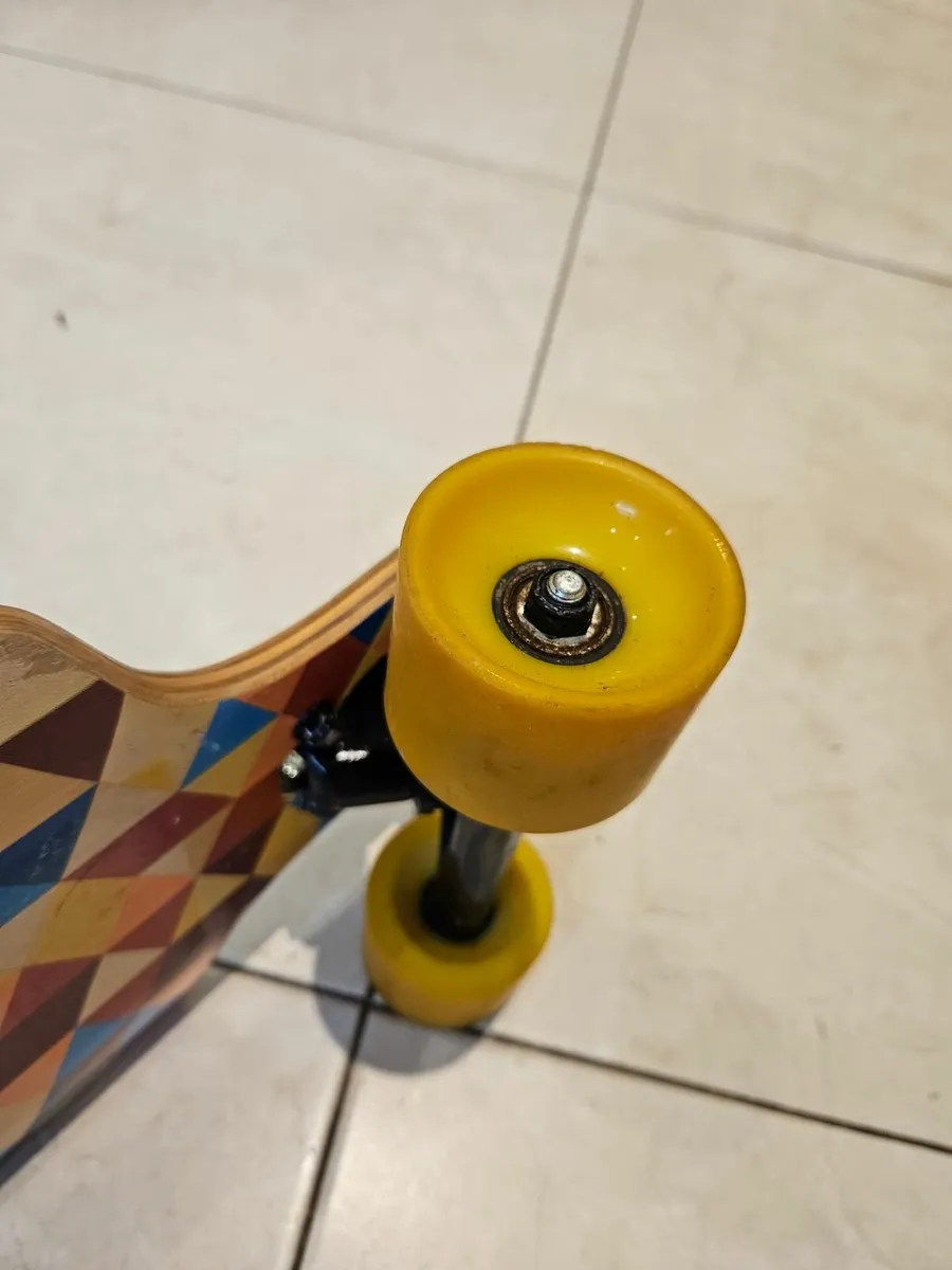 Skateboard - Image 2