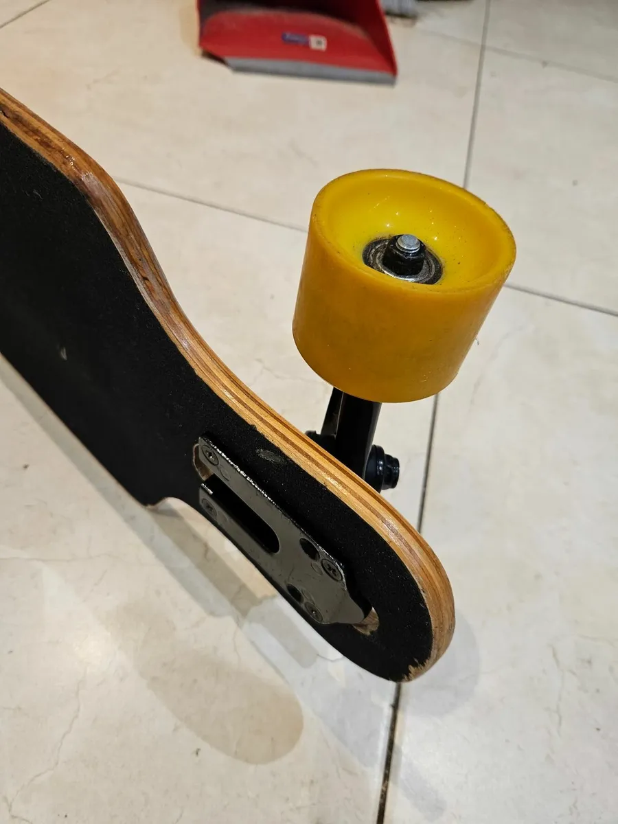Skateboard - Image 3