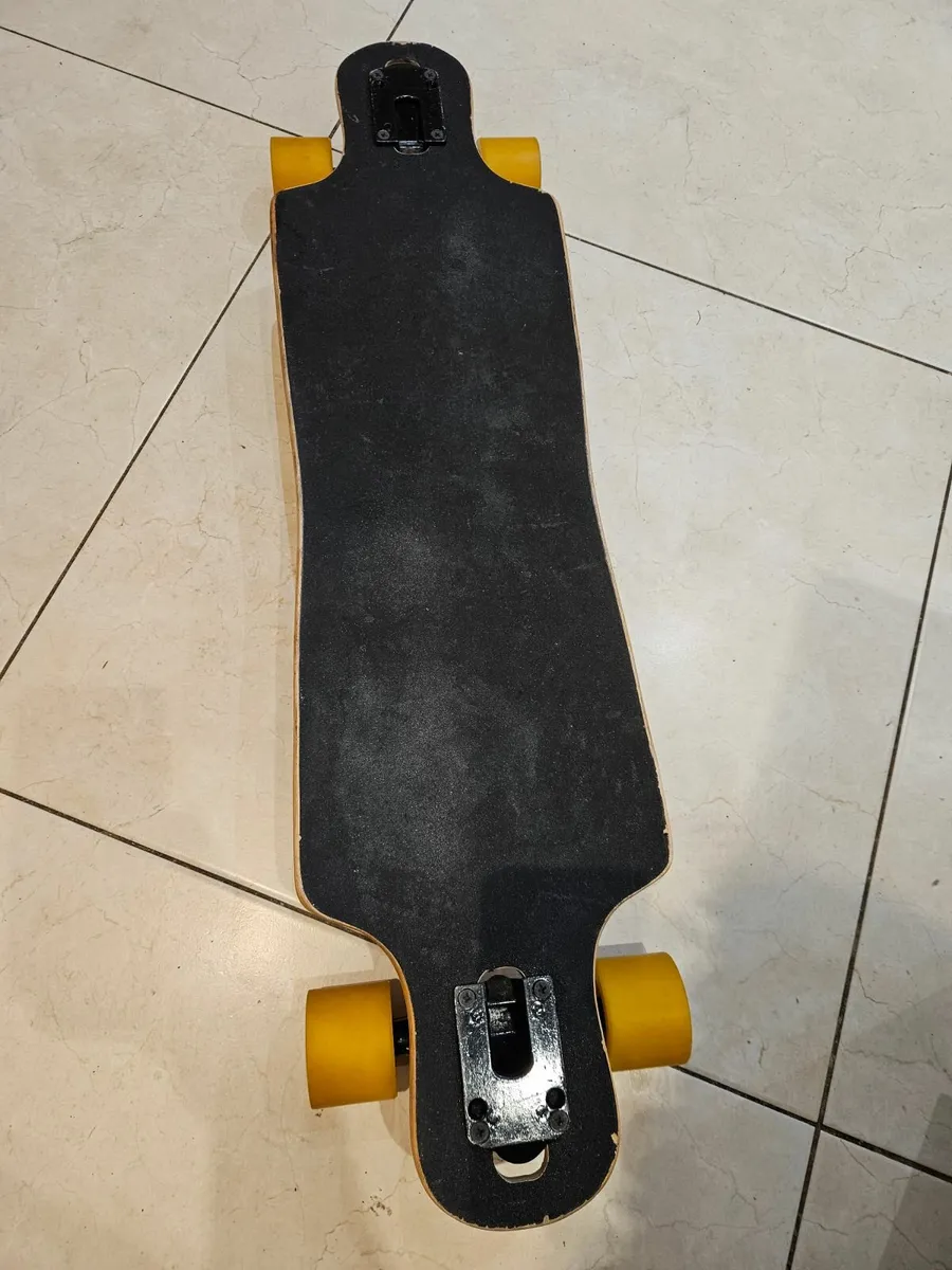 Skateboard - Image 4