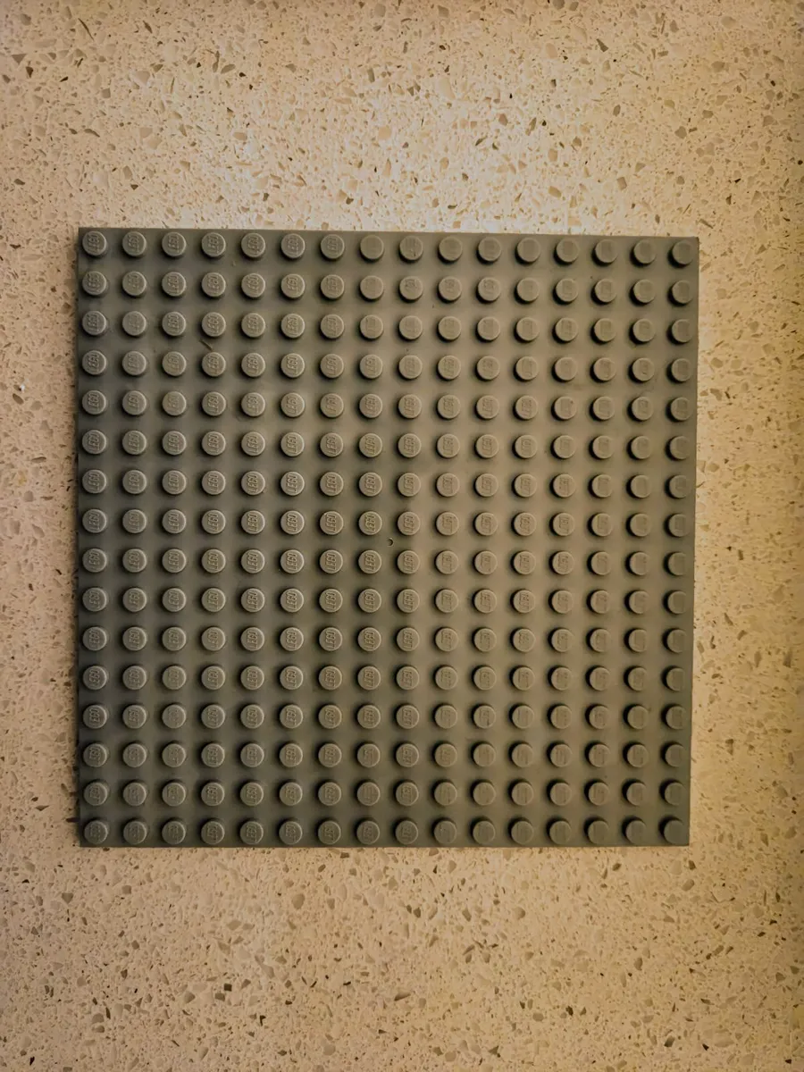 Lego: The Frozen Peaks 21243 - Image 2