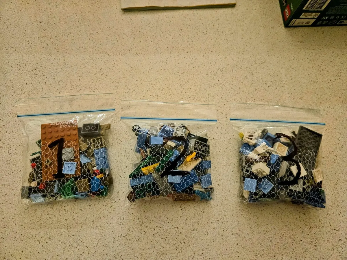 Lego: The Frozen Peaks 21243 - Image 4