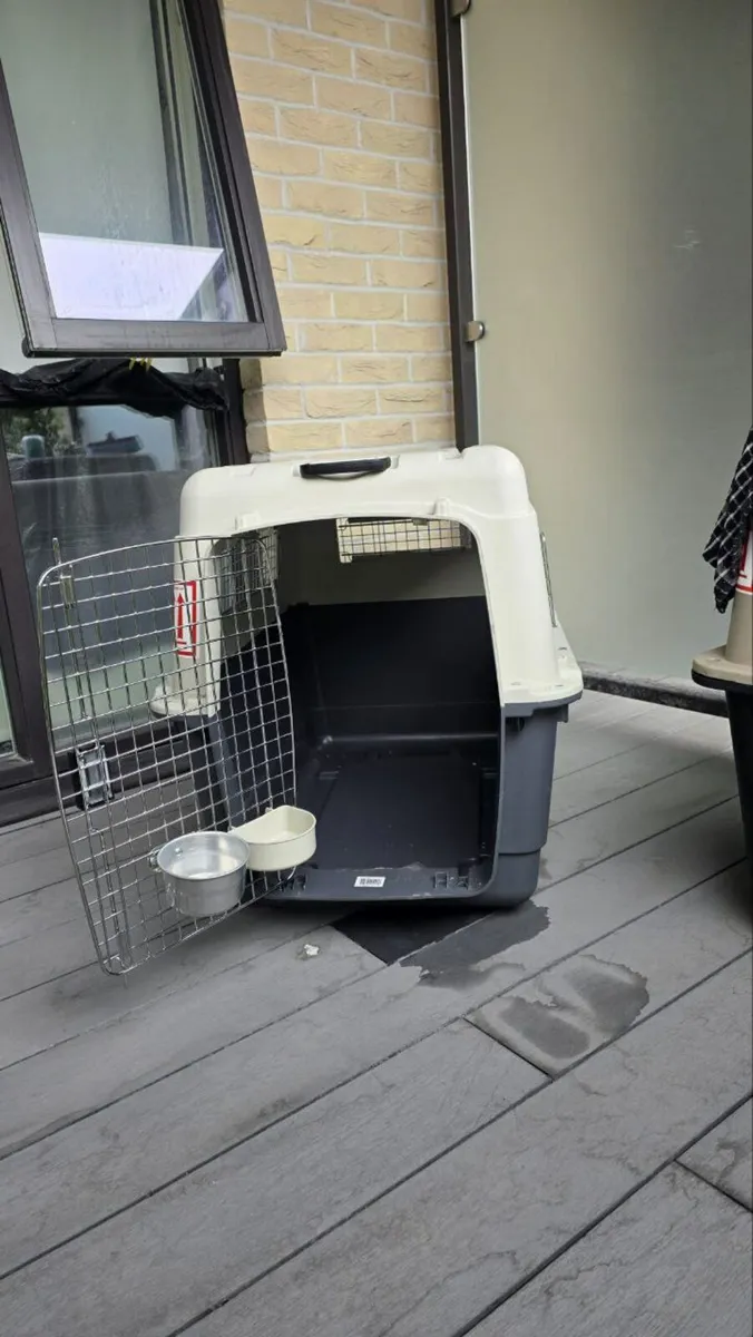 Medium Karlie Kennel (Certified for Flight)