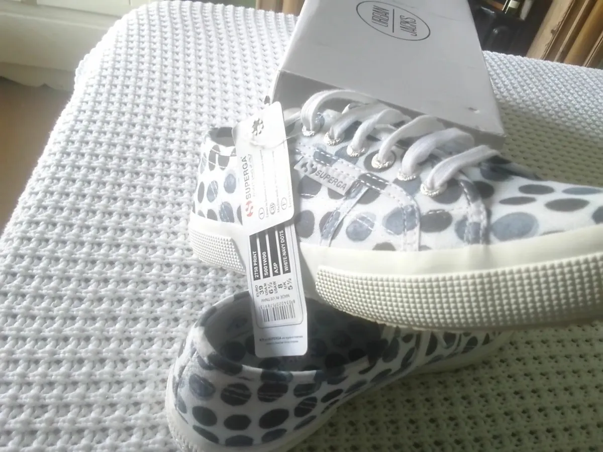 SUPERDRY NAVY & WHITE CANVAS  RUNNERS 6 NEW - Image 4