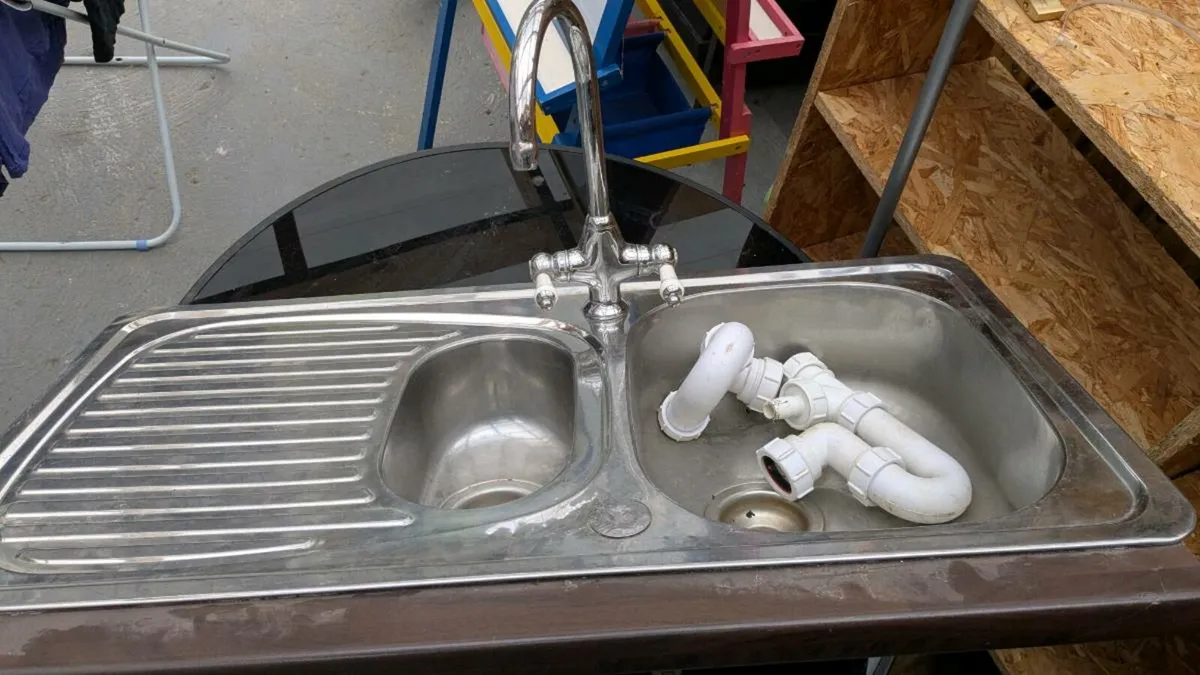 Sink and fittings - Image 1