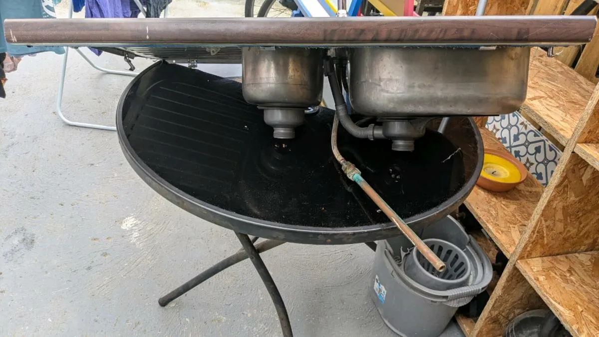 Sink and fittings - Image 2