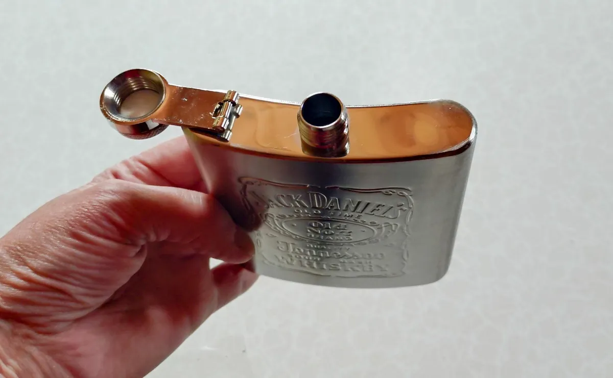 JACK DANIELS HIP FLASK (BRAND NEW). - Image 3