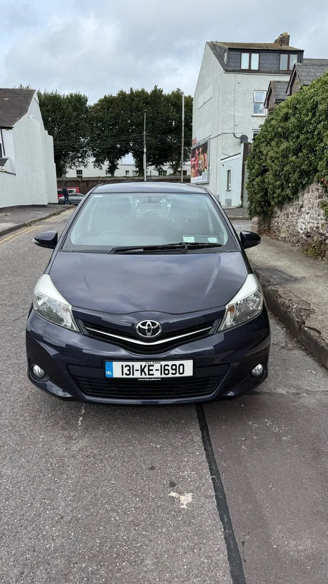 Toyota Yaris 2013 - Image 2