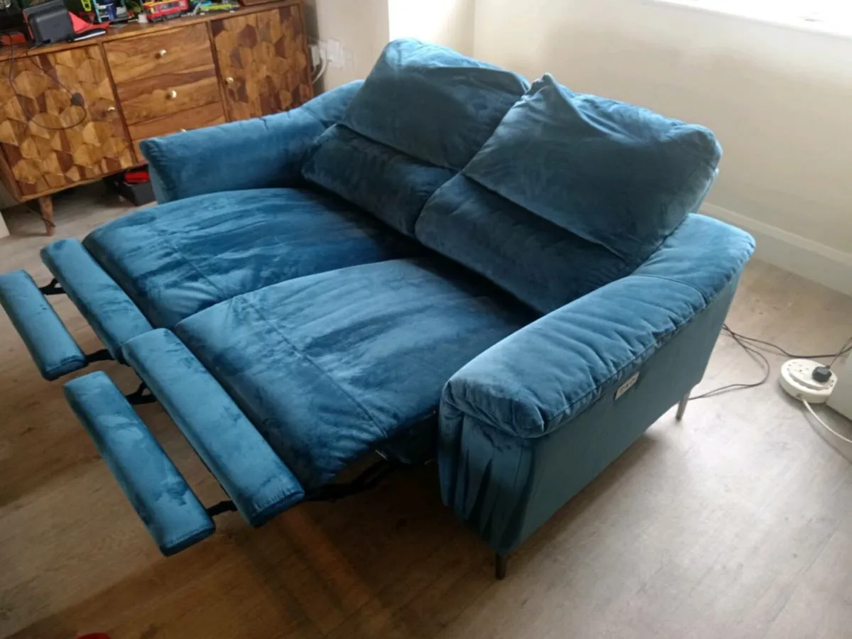 Electric Reclining Couch - Image 3