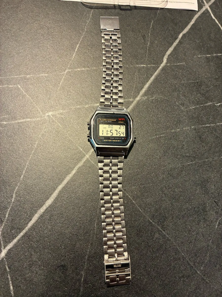 Men’s digital watch - Image 2
