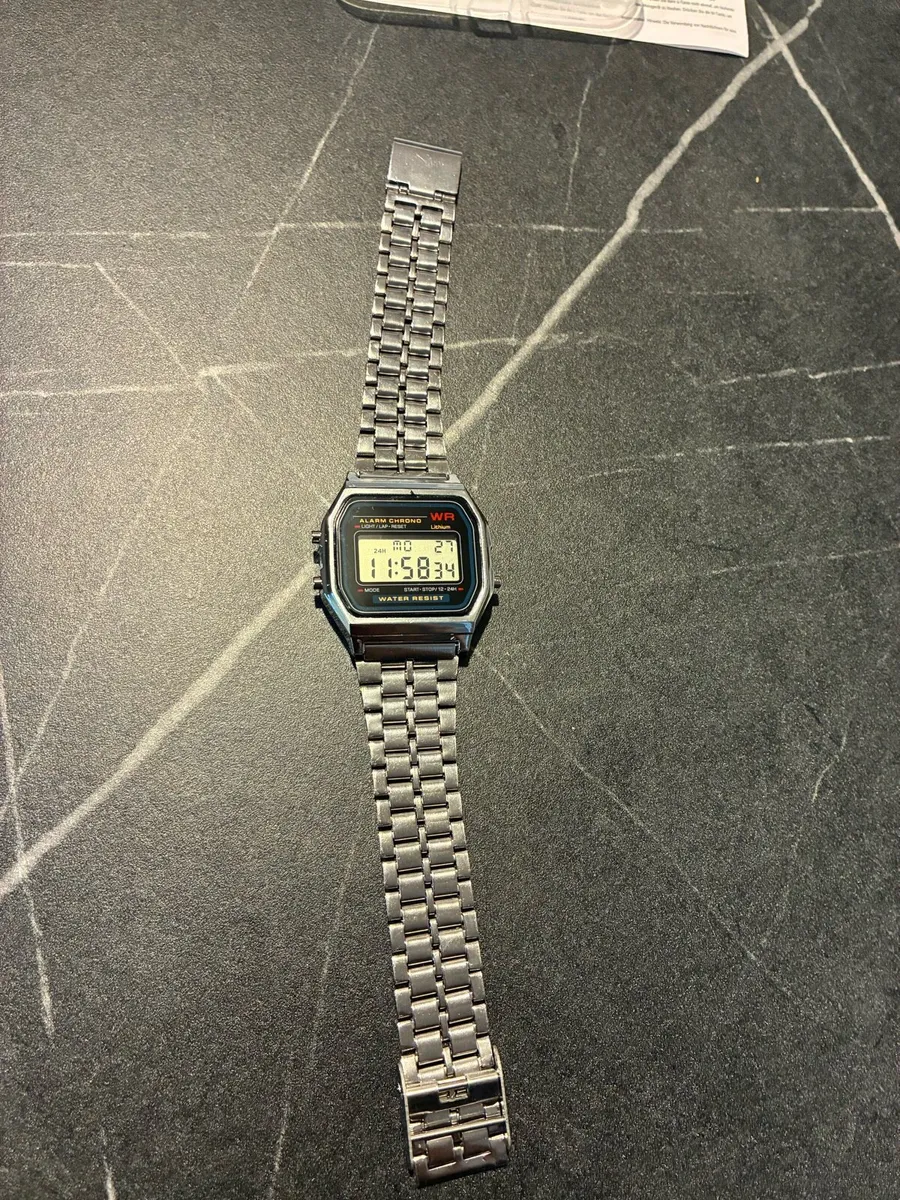 Men’s digital watch - Image 3