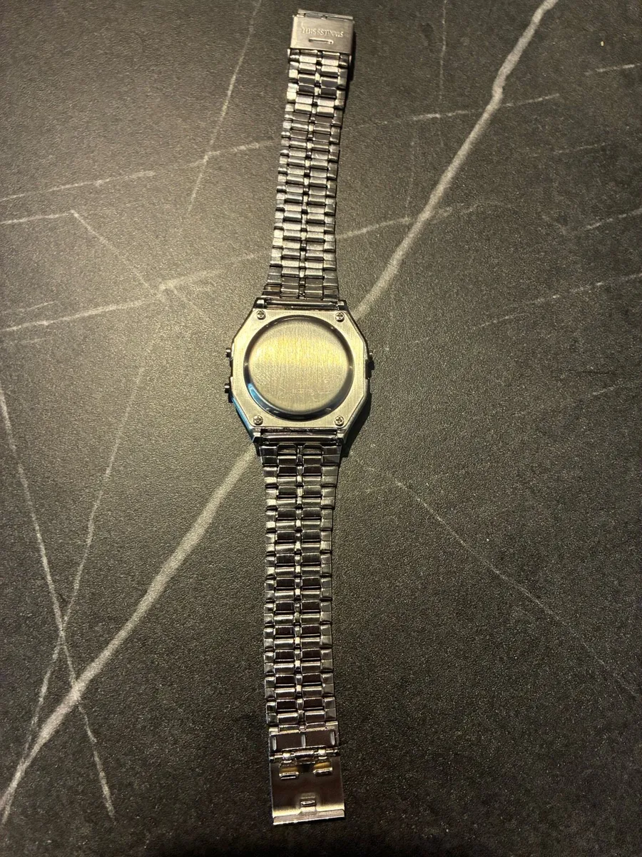 Men’s digital watch - Image 4