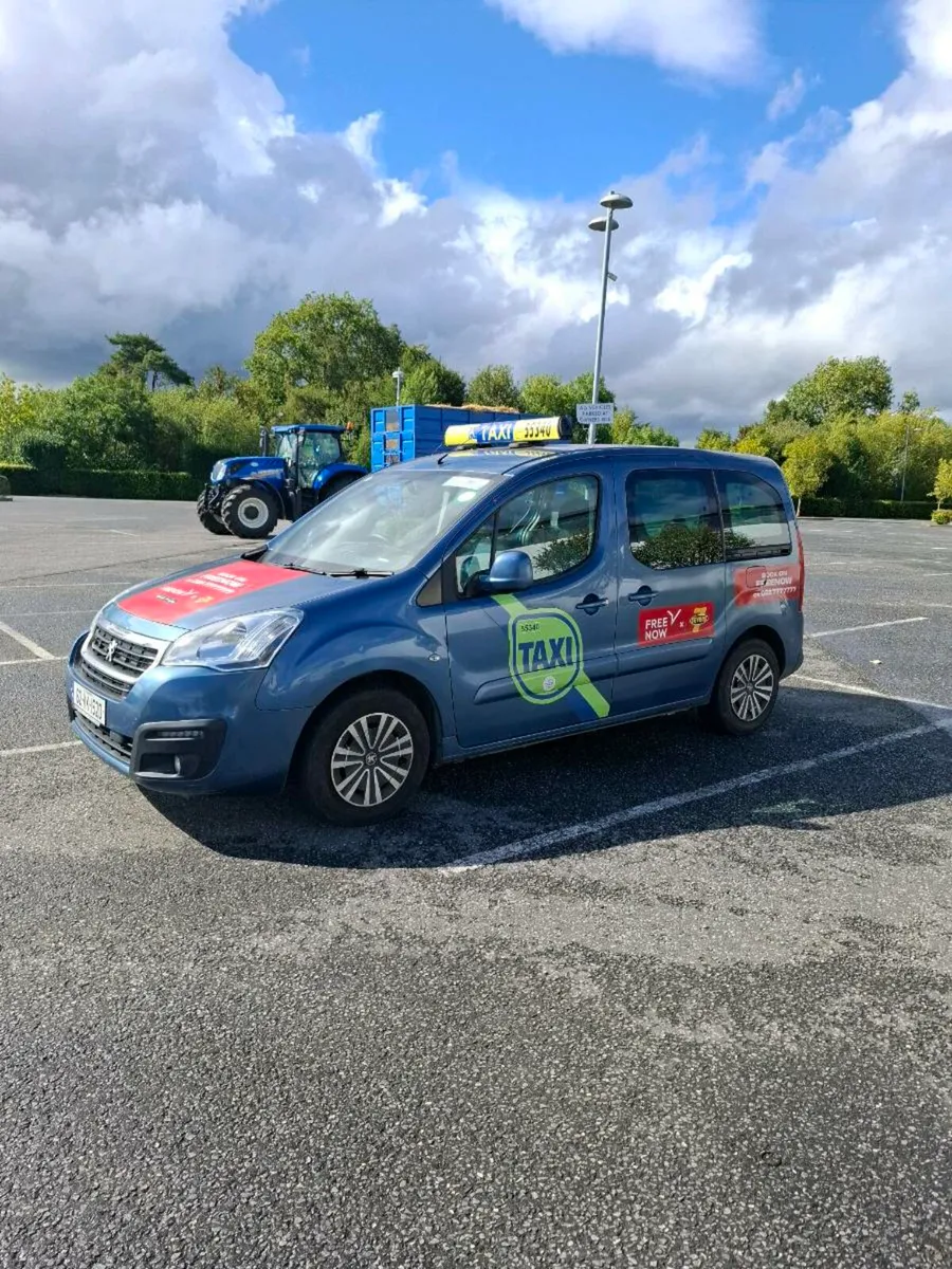 Taxi for sale with plate POA - Image 3