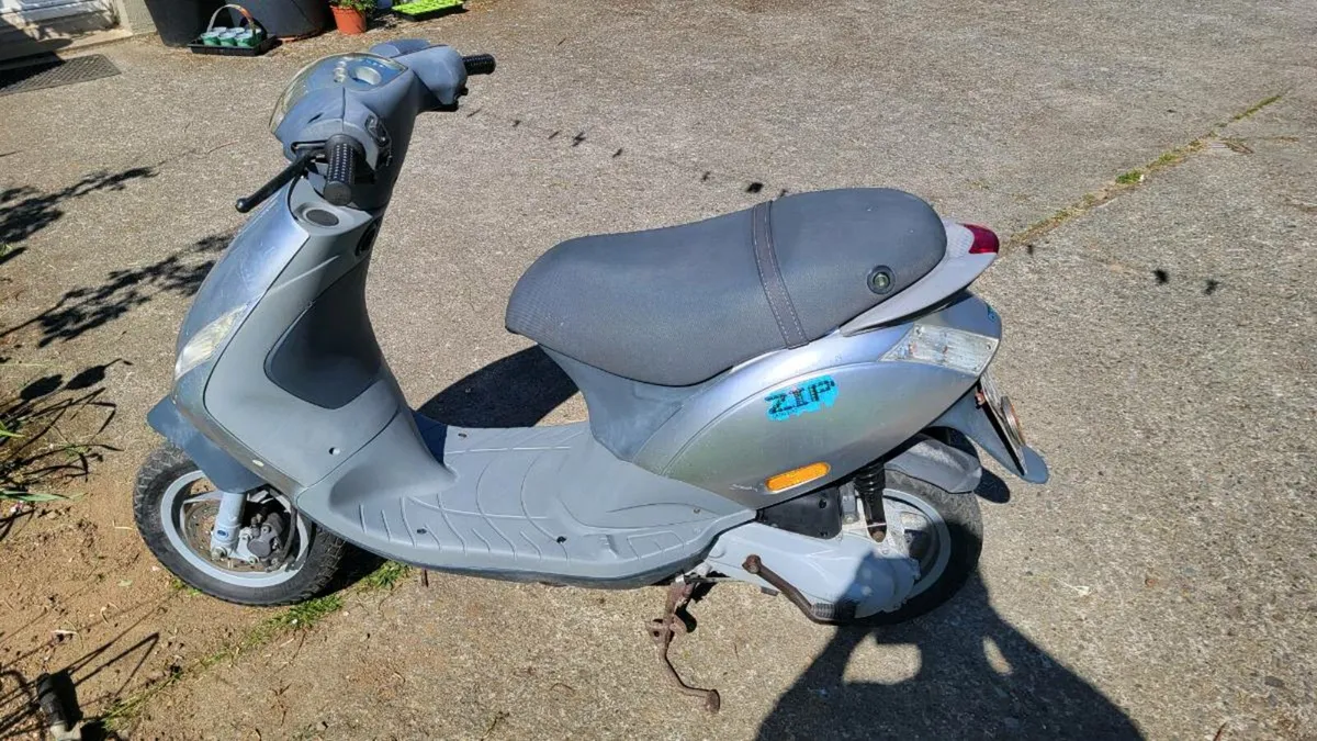 50cc Piaggio moped - Image 1