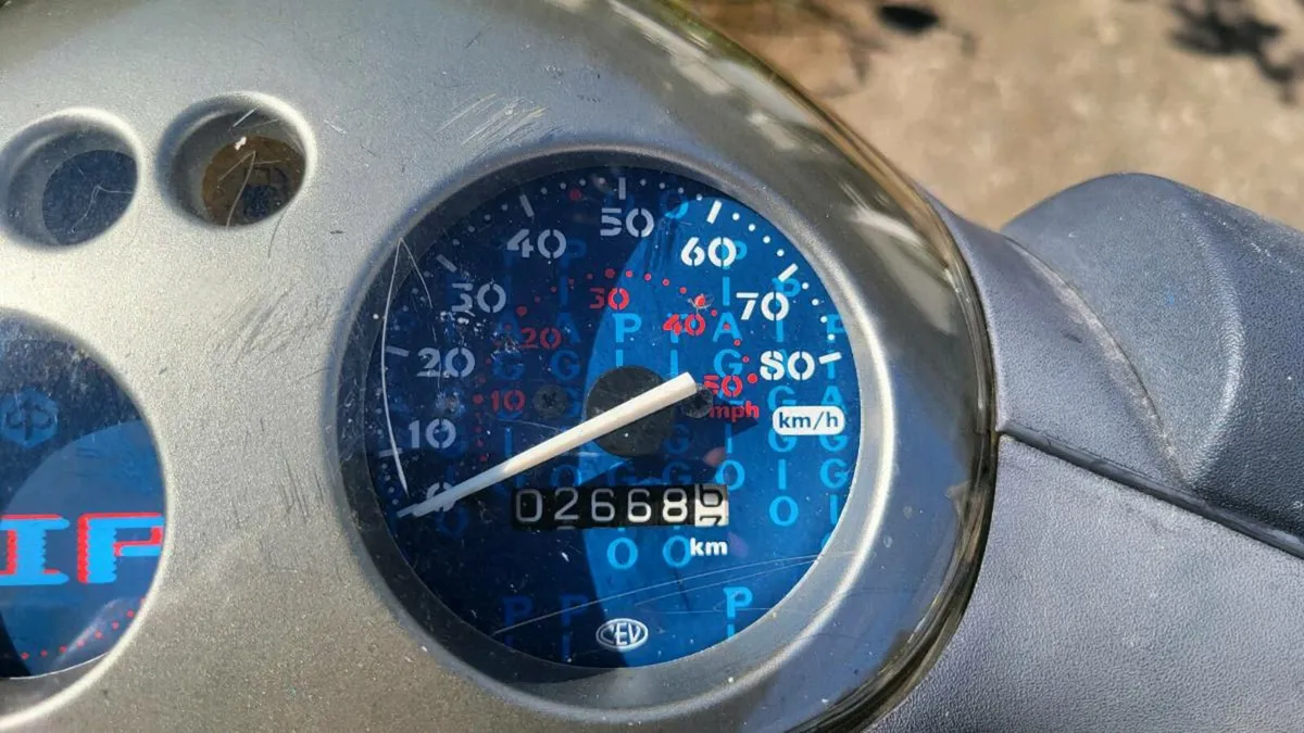 50cc Piaggio moped - Image 4