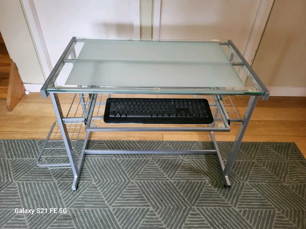 Computor table - Image 1