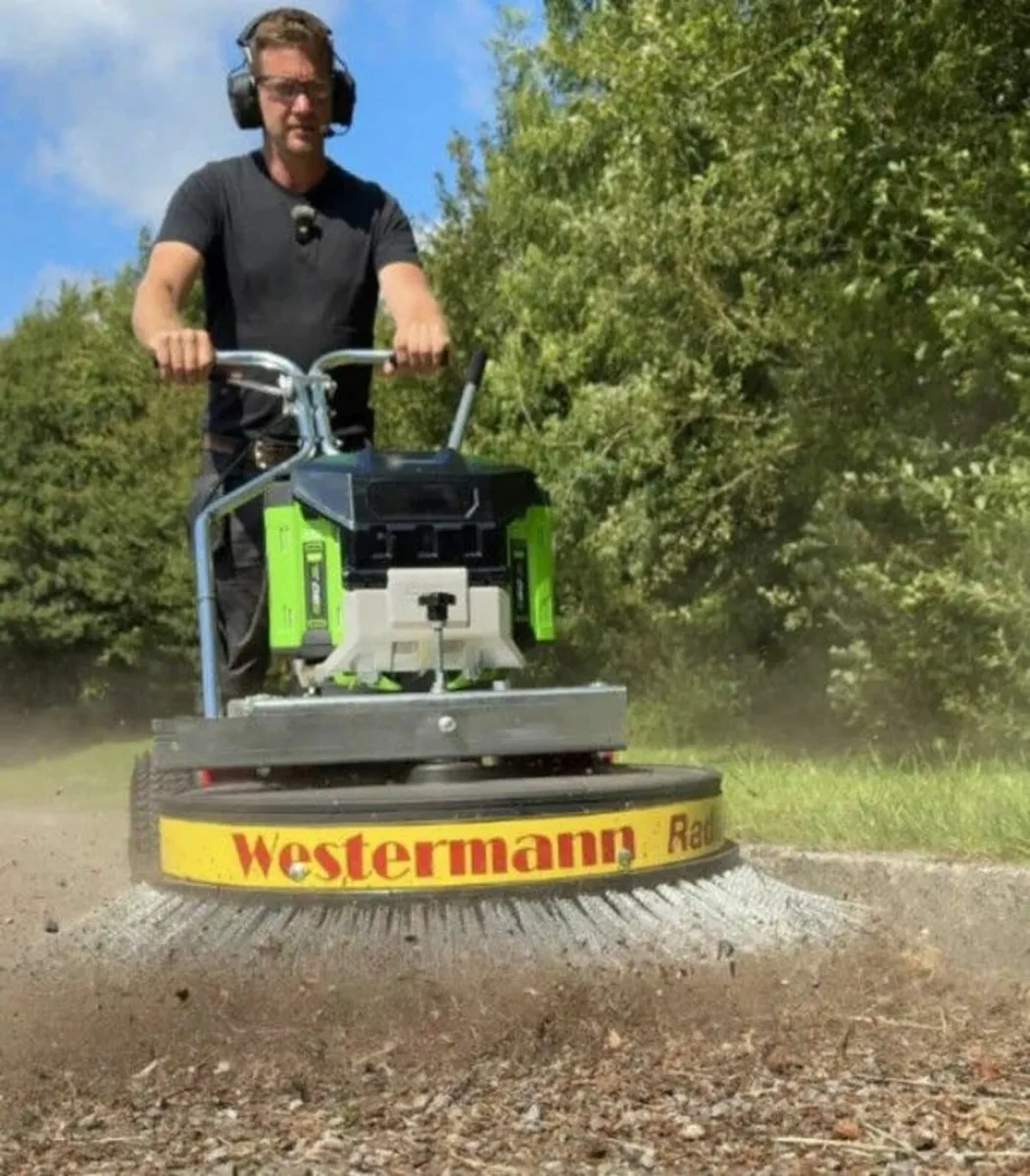 EGO Battery Powered Westermann Moss Brush - Image 3