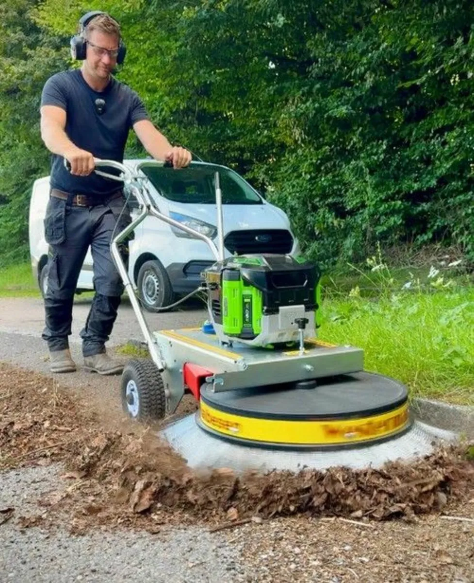 EGO Battery Powered Westermann Moss Brush - Image 4