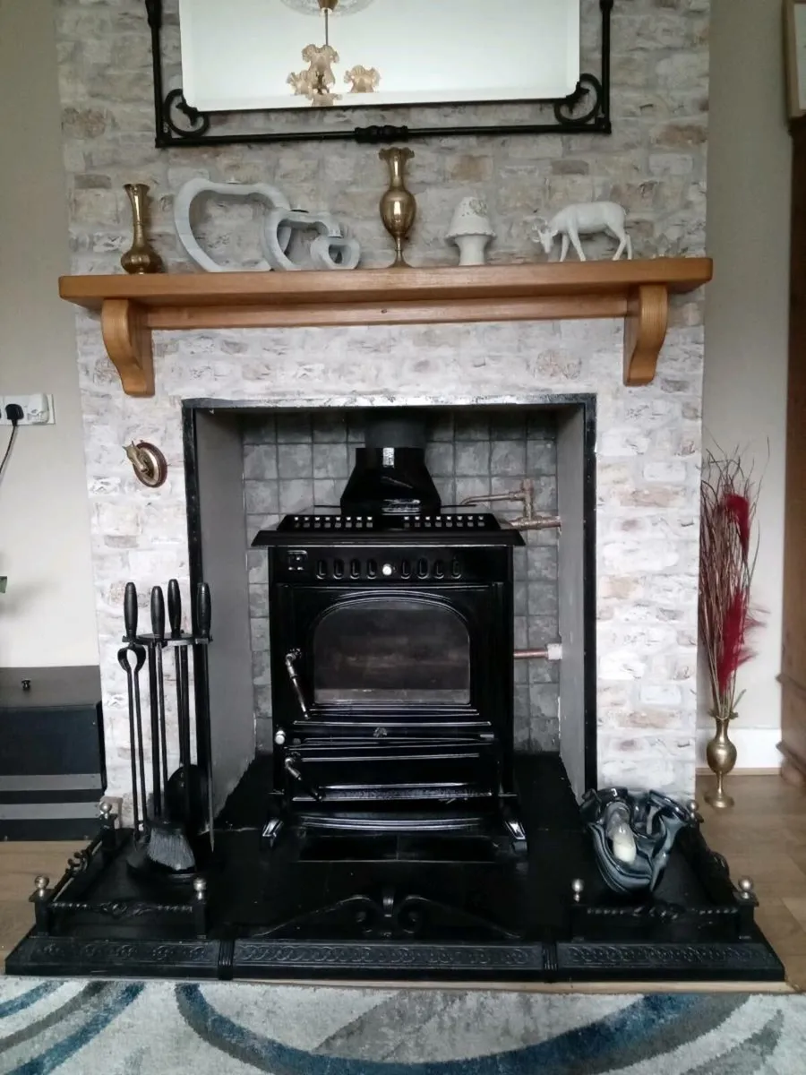 Great condition Stove heats 10-12 Radiators - Image 1