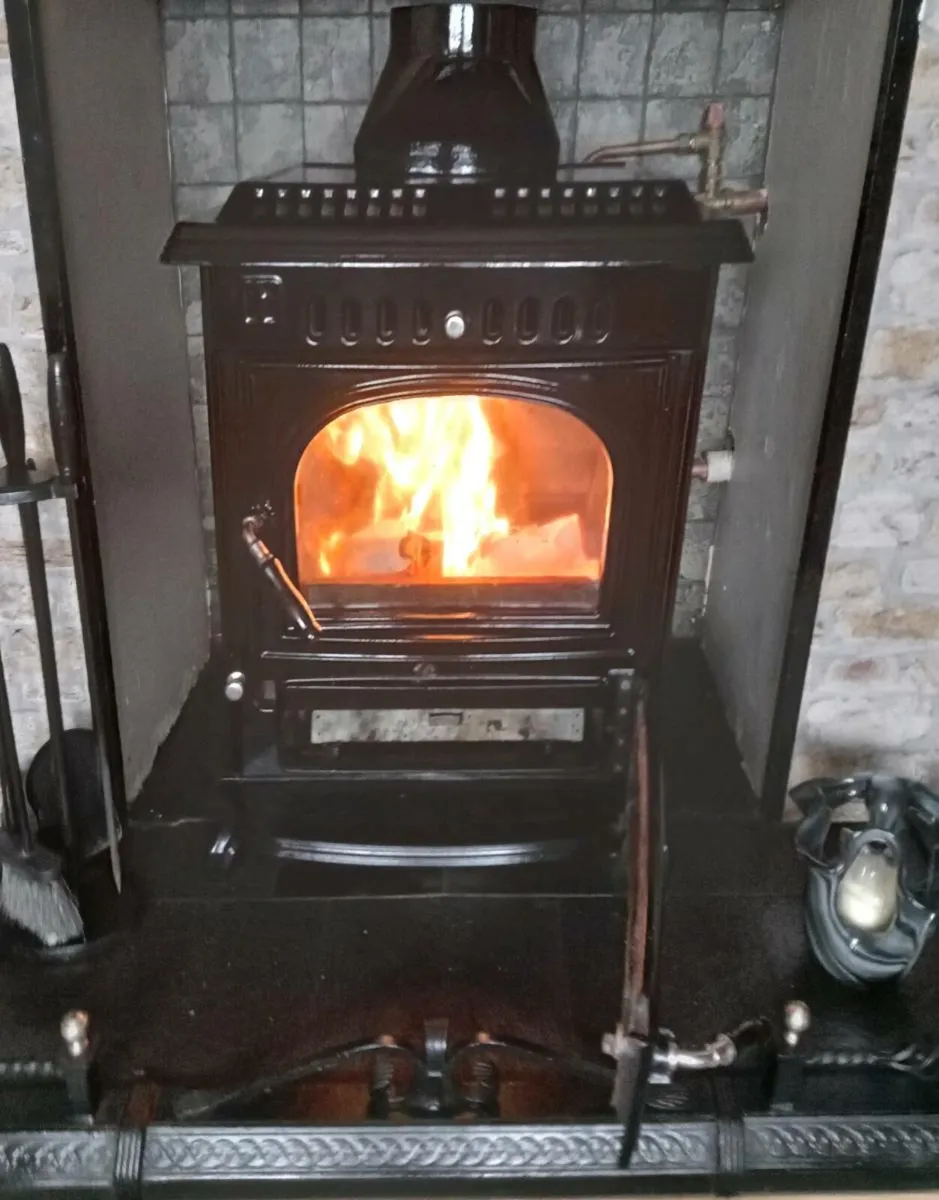 Great condition Stove heats 10-12 Radiators - Image 2