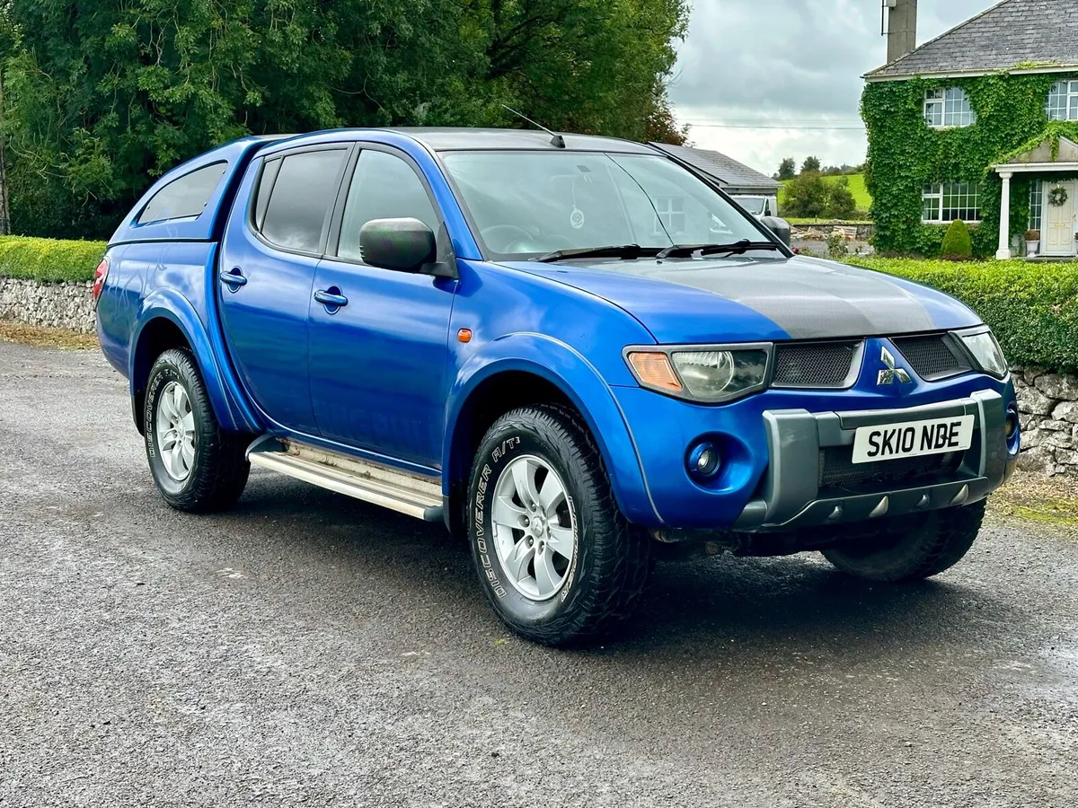 Mitsubishi L200 2.5L AUTO 4X4 - Image 1