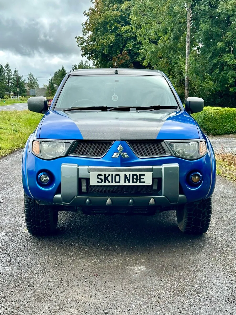 Mitsubishi L200 2.5L AUTO 4X4 - Image 2