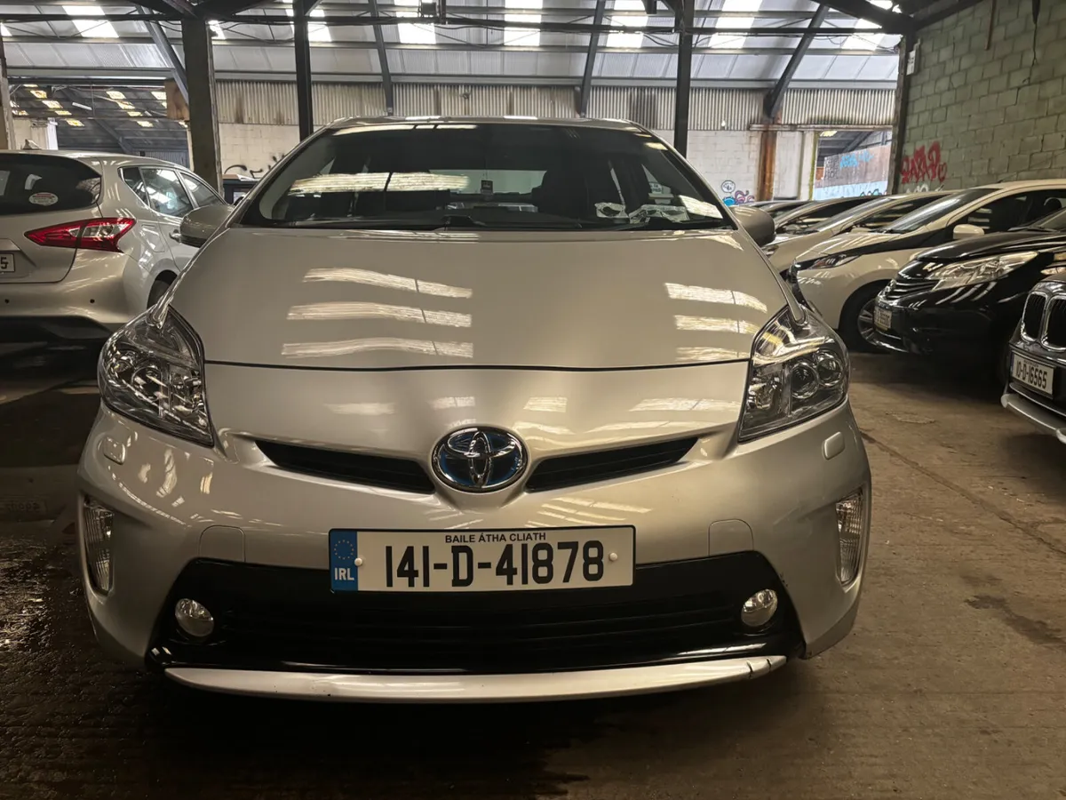 2014 Toyota Prius *Half Leather**Electric seats* - Image 3