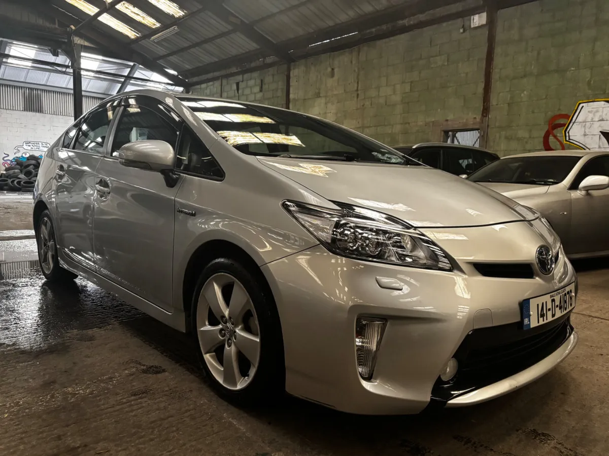 2014 Toyota Prius *Half Leather**Electric seats* - Image 1