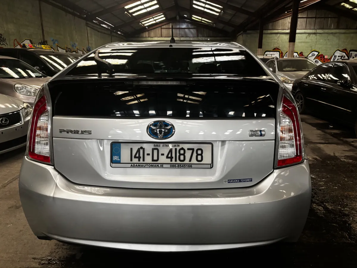2014 Toyota Prius *Half Leather**Electric seats* - Image 4