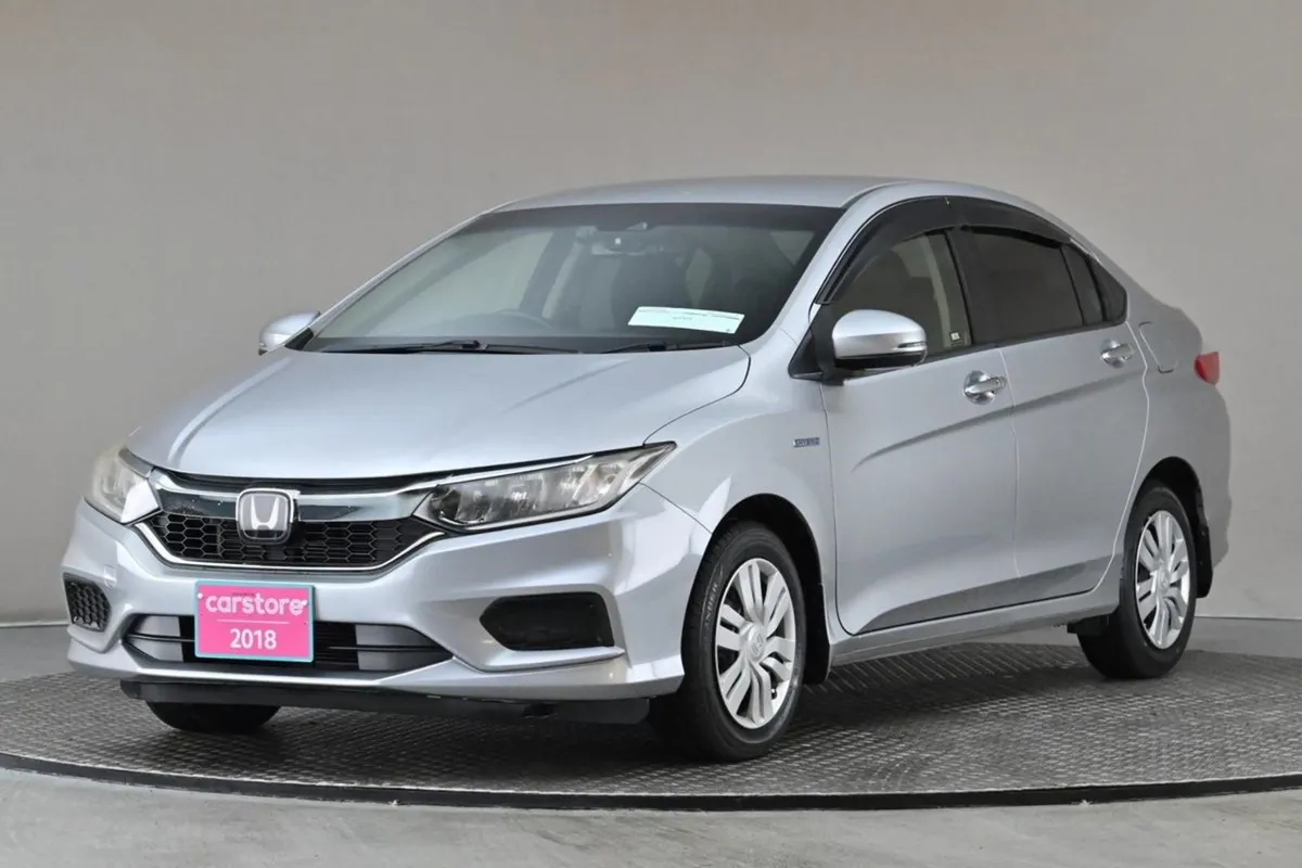Honda Grace 1.5 Hybrid 4DR Auto  low Mileage 9 an - Image 3