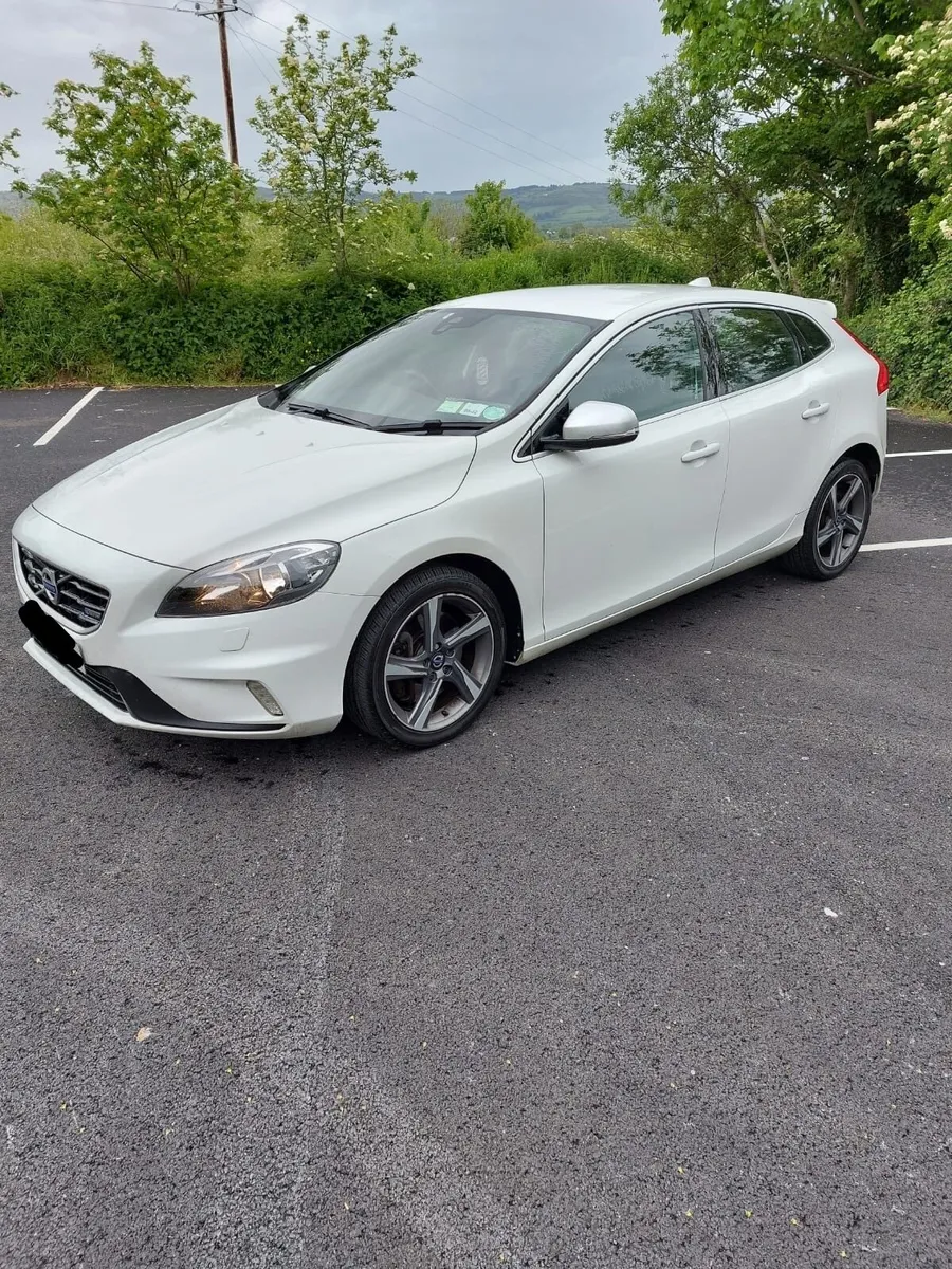 Volvo V40 R Design - Image 1