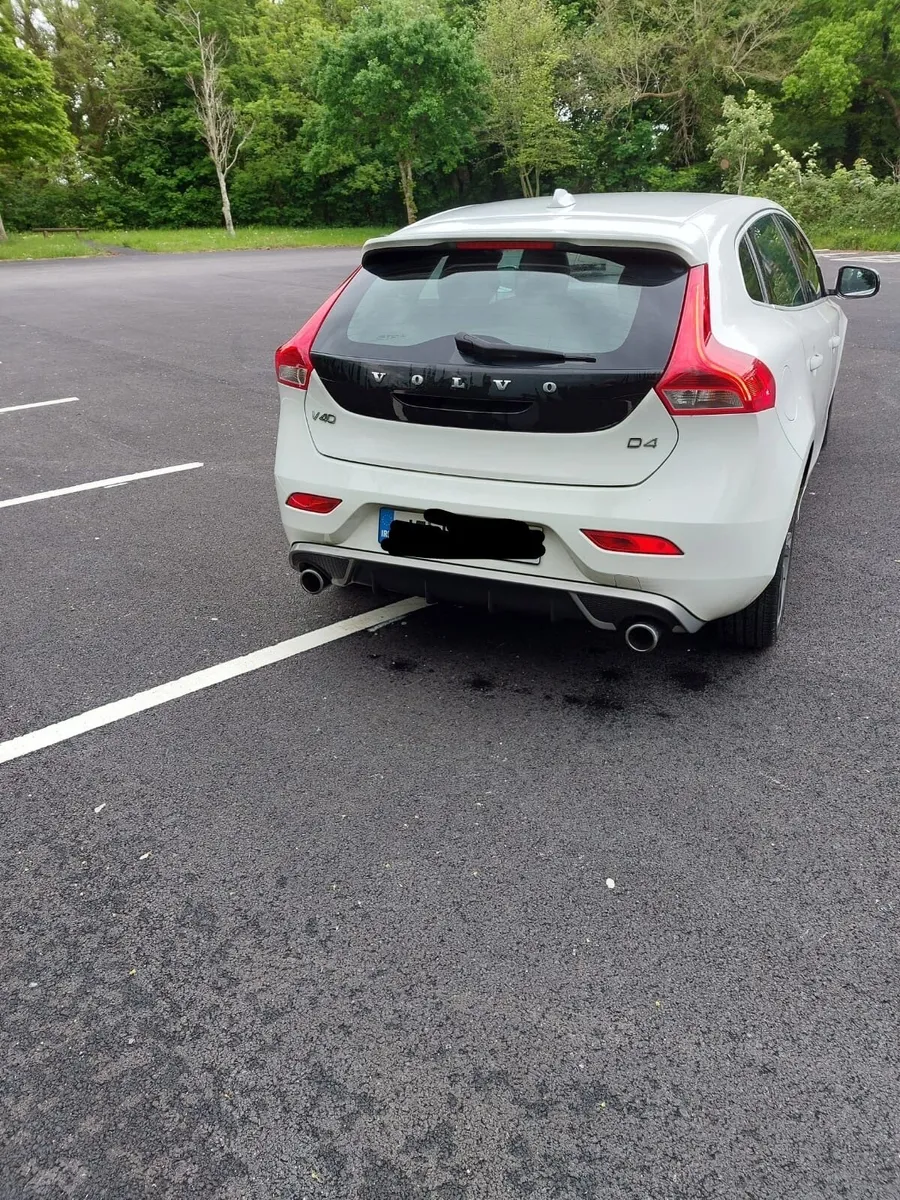 Volvo V40 R Design - Image 2