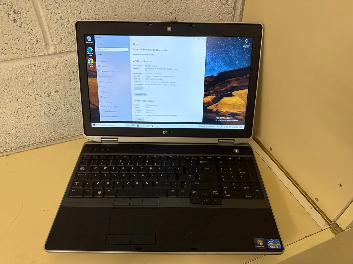 Dell i7 laptop - Image 1