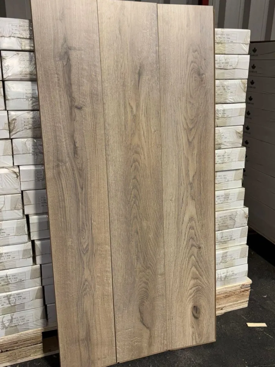 Brand new 8mm laminated flooring no deposit - Image 3