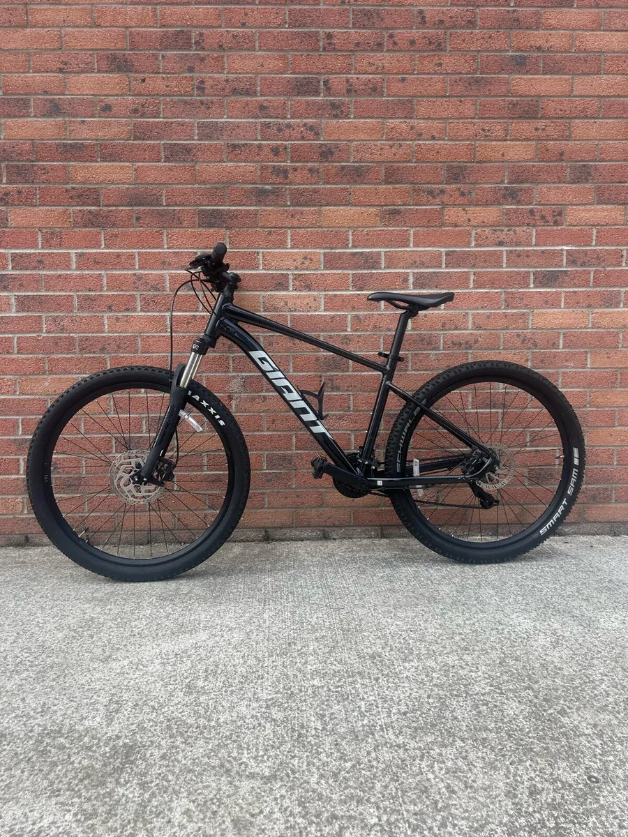 Giant Talon 3 Mountain Bike - Image 1