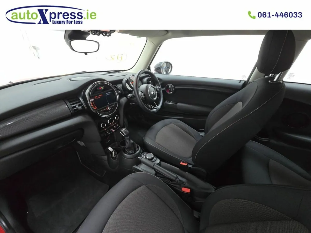Mini Cooper 1.5 Automatic, Reversing camera - Image 4