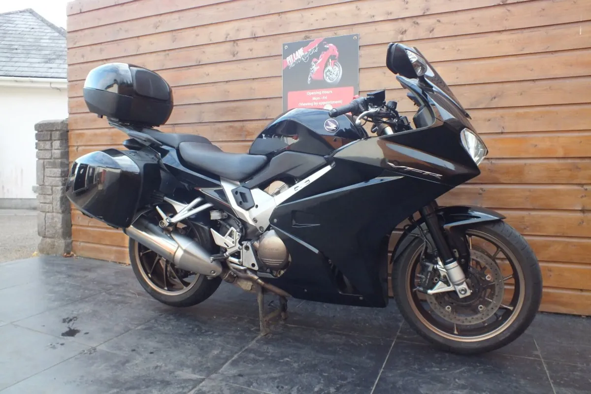 2015 Honda VFR800 V4 Vtec (Loaded) - Image 2