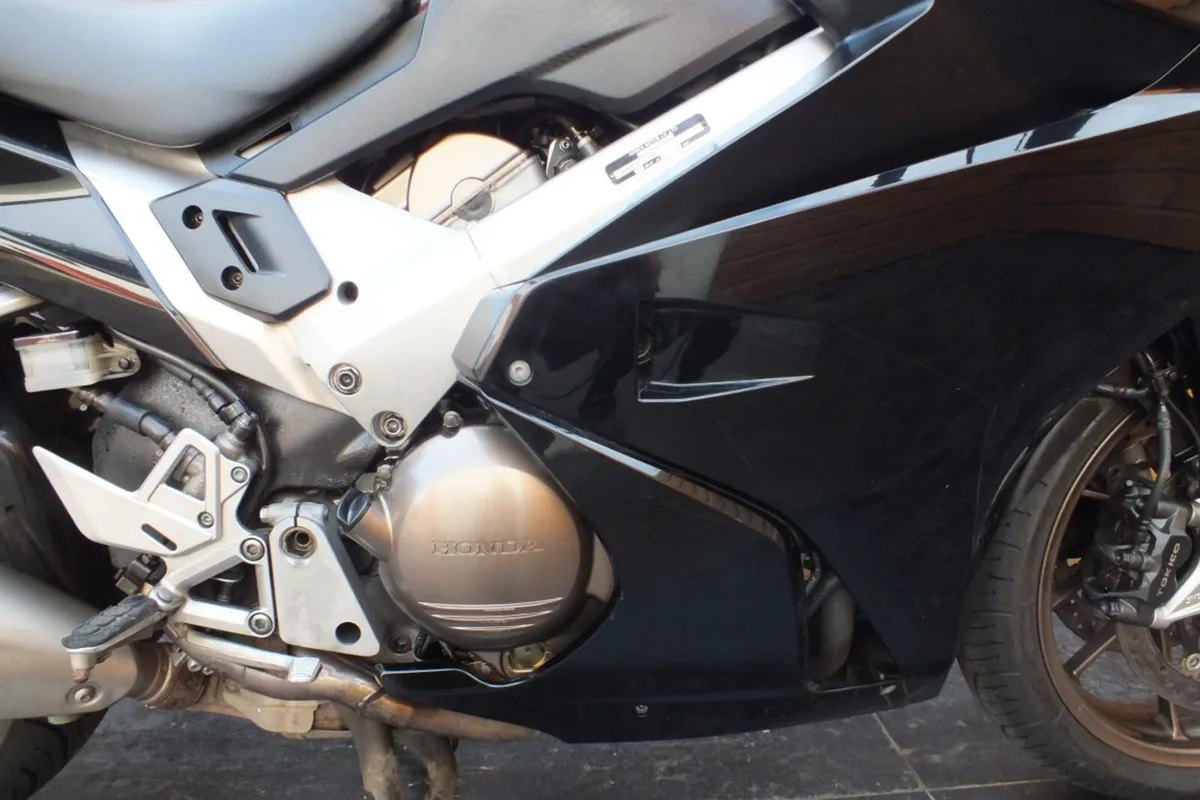 2015 Honda VFR800 V4 Vtec (Loaded) - Image 4