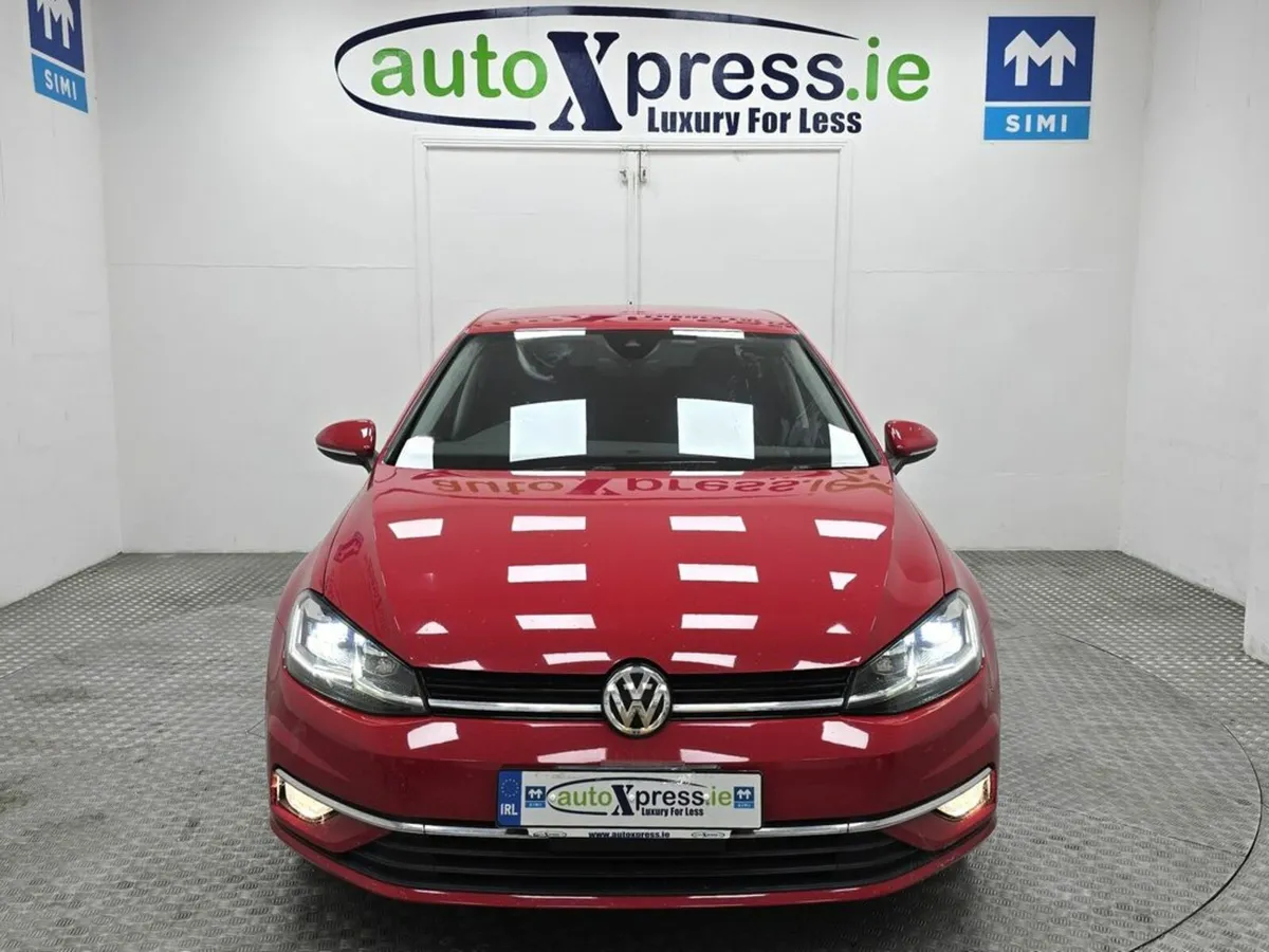 Volkswagen Golf 1.2 TSI Automatic, Reversing camer - Image 3