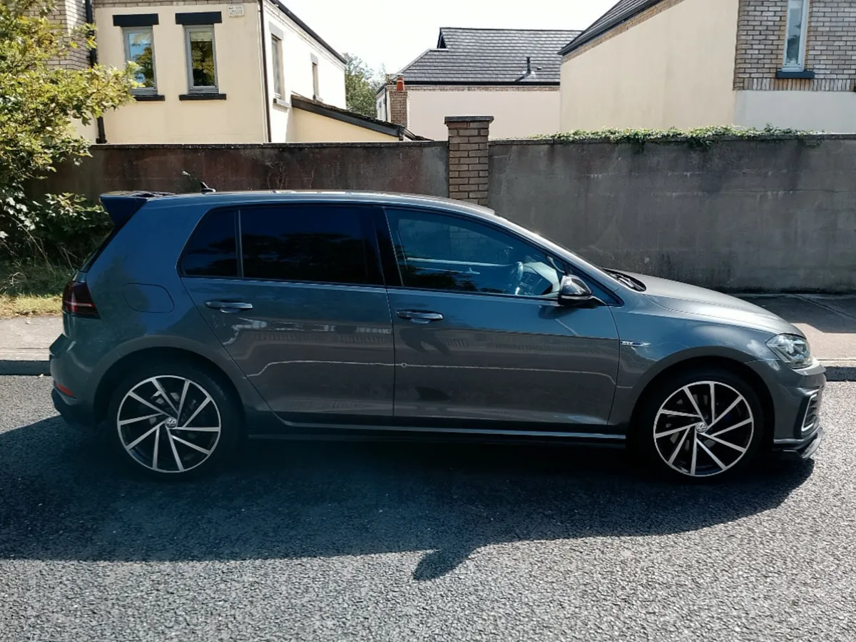 Volkswagen Golf 1.4 GTE 147PS S/A 5DR Auto - Image 2
