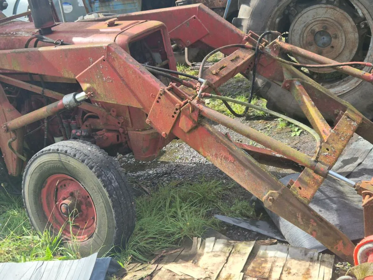 Front loader International 574 674 - Image 2