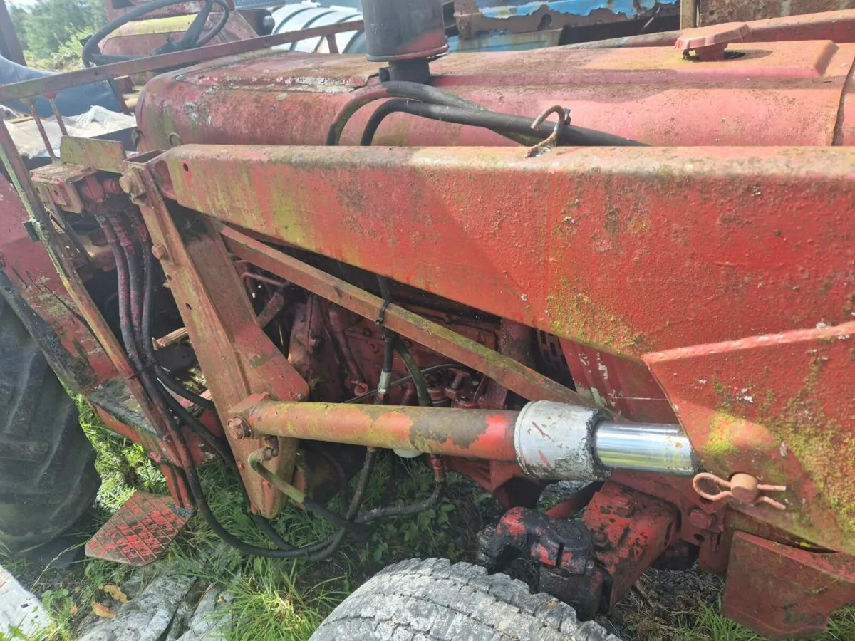 Front loader International 574 674 - Image 3