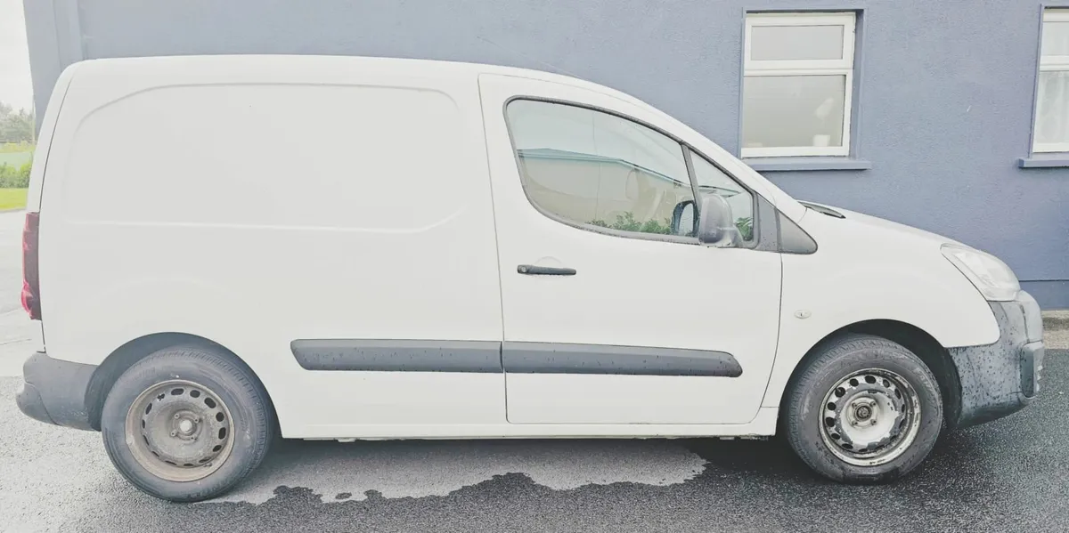 Citroën Berlingo 3 SEATER  Auto 1 OWNER - Image 3