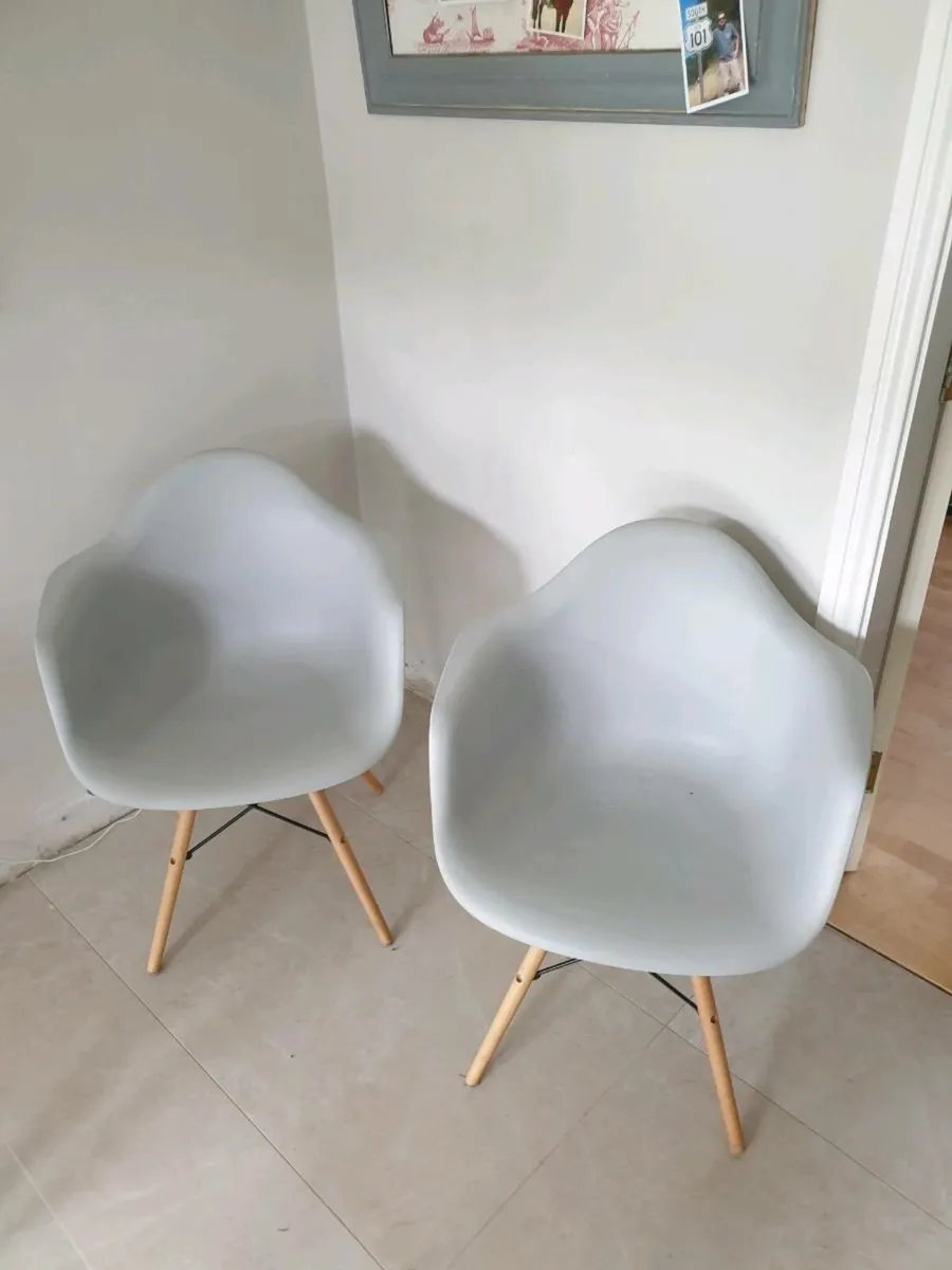Dining chairs - Image 1