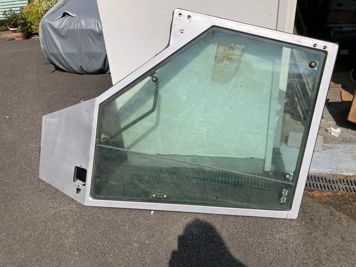 Massey Ferguson 3000 series doors and parts - Image 1